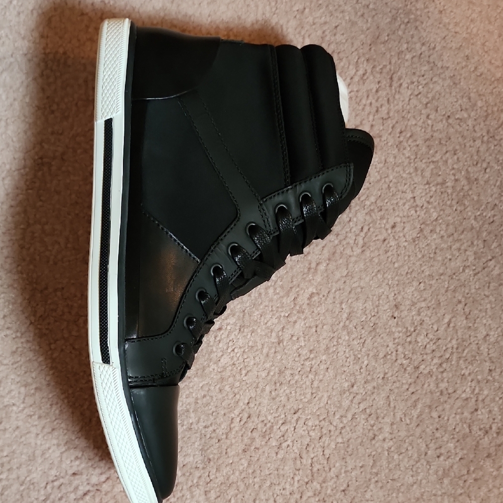 Black Sneakers with Chunky Midsole and Mesh Upper